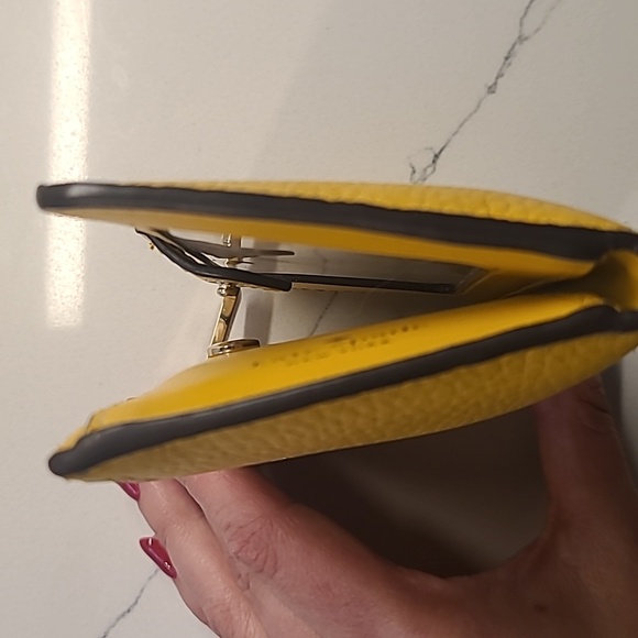 Kate Spade bi-fold yellow wallet - Picture 5 of 9